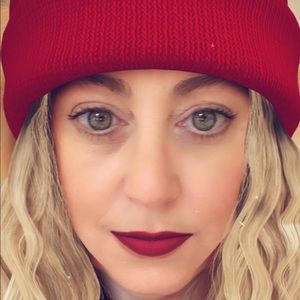 Meet your Posher April 💗